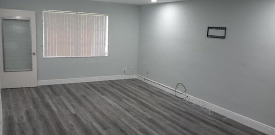 Condominio en Royal Palm Beach, Florida, 1 dormitorio  № 2077461