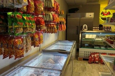 Immobilier commercial à vendre à Tampa, Floride: 704.2 m2 № 2393580 - photo 10