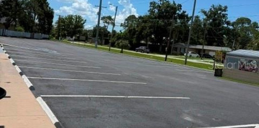 Immobilier commercial à Tampa, Floride 704.2 m2 № 2393580