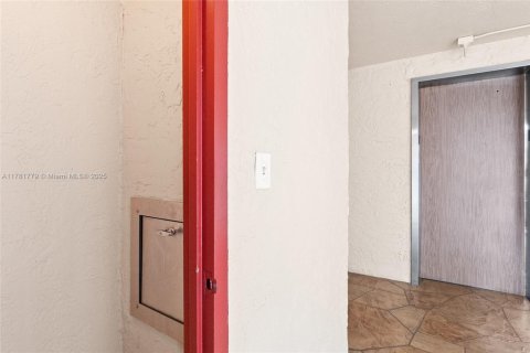 Condo in Margate, Florida, 1 bedroom  № 1730748 - photo 29