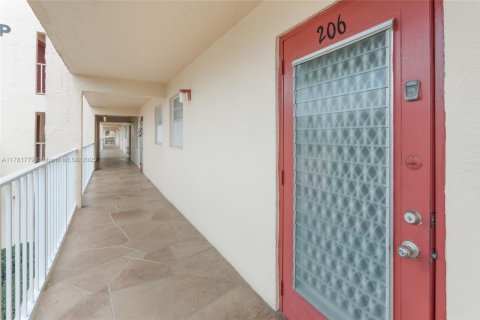 Condo in Margate, Florida, 1 bedroom  № 1730748 - photo 4