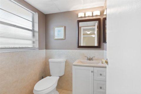 Condo in Margate, Florida, 1 bedroom  № 1730748 - photo 9