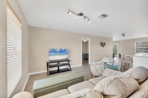 House in Englewood, Florida 2 bedrooms, 144.37 sq.m. № 1559546 - photo 5