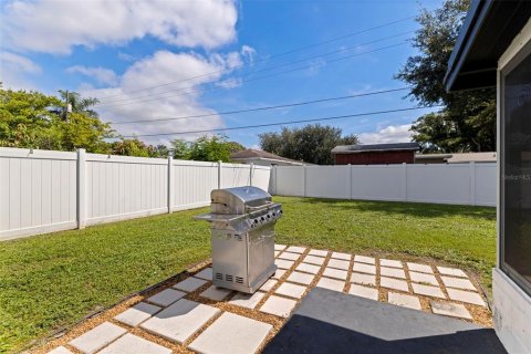 House in Kenneth City, Florida 2 bedrooms, 100.33 sq.m. № 2396345 - photo 25