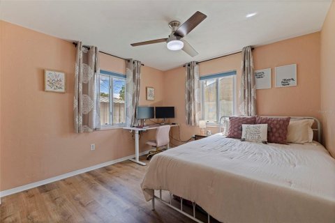 House in Kenneth City, Florida 2 bedrooms, 100.33 sq.m. № 2396345 - photo 21