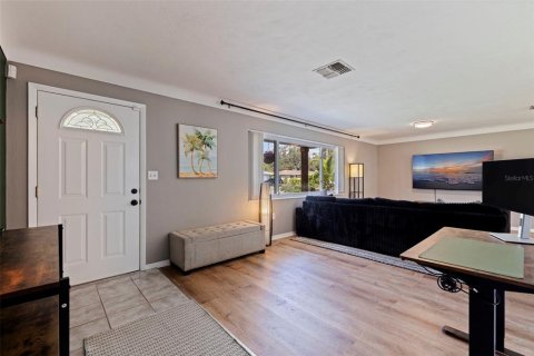 House in Kenneth City, Florida 2 bedrooms, 100.33 sq.m. № 2396345 - photo 3