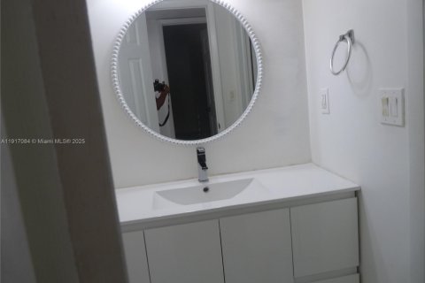 Condominio en alquiler en Miami, Florida, 3 dormitorios, 112.32 m2 № 1972237 - foto 13