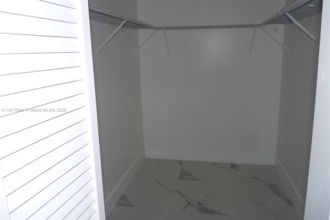 Condominio en alquiler en Miami, Florida, 3 dormitorios, 112.32 m2 № 1972237 - foto 18