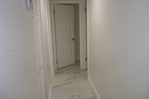 Condominio en alquiler en Miami, Florida, 3 dormitorios, 112.32 m2 № 1972237 - foto 12