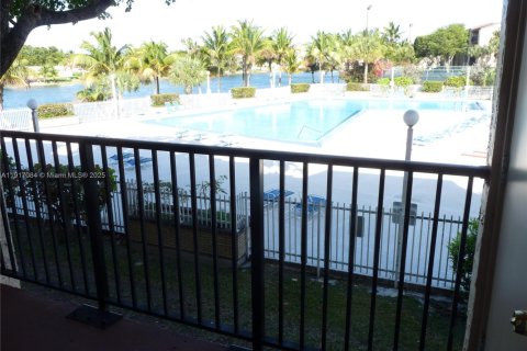 Condominio en alquiler en Miami, Florida, 3 dormitorios, 112.32 m2 № 1972237 - foto 5