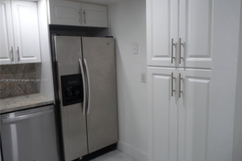 Condominio en alquiler en Miami, Florida, 3 dormitorios, 112.32 m2 № 1972237 - foto 7