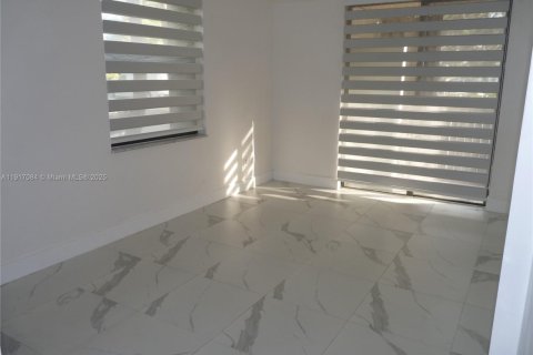 Condominio en alquiler en Miami, Florida, 3 dormitorios, 112.32 m2 № 1972237 - foto 17
