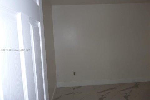 Condominio en alquiler en Miami, Florida, 3 dormitorios, 112.32 m2 № 1972237 - foto 24