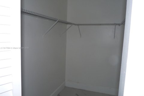 Condominio en alquiler en Miami, Florida, 3 dormitorios, 112.32 m2 № 1972237 - foto 29