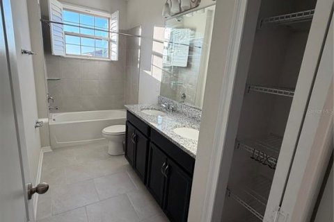 Casa en venta en Orlando, Florida, 5 dormitorios, 266.63 m2 № 2388290 - foto 19