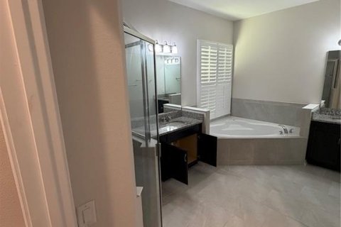 Casa en venta en Orlando, Florida, 5 dormitorios, 266.63 m2 № 2388290 - foto 13