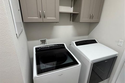 Casa en venta en Orlando, Florida, 5 dormitorios, 266.63 m2 № 2388290 - foto 16