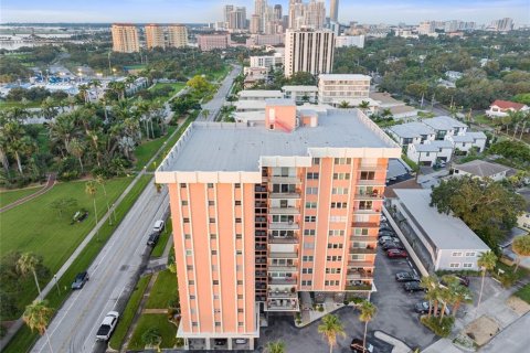 Condominio en alquiler en Saint Petersburg, Florida, 2 dormitorios, 117.06 m2 № 1917281 - foto 1
