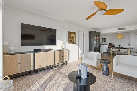 Condominio en alquiler en Saint Petersburg, Florida, 2 dormitorios, 117.06 m2 № 1917281 - foto 15