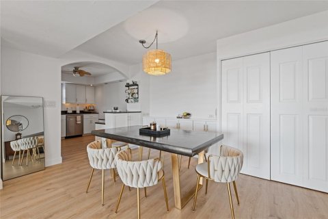 Condominio en alquiler en Saint Petersburg, Florida, 2 dormitorios, 117.06 m2 № 1917281 - foto 18