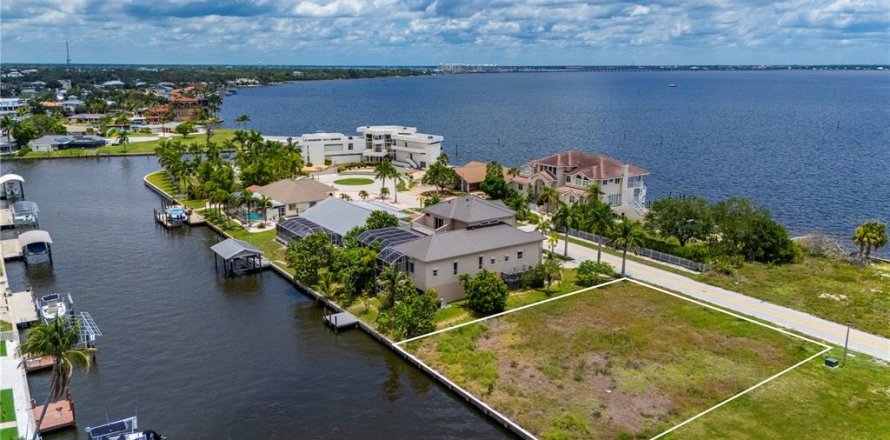 Terreno en Port Charlotte, Florida № 2211092