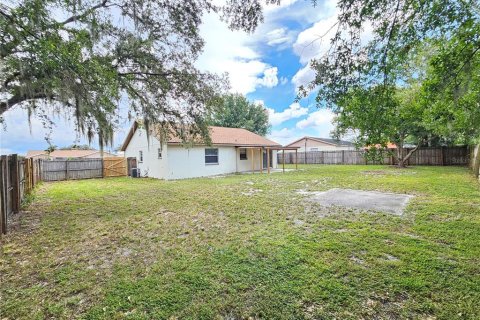 Villa ou maison à louer à Winter Haven, Floride: 2 chambres, 94.2 m2 № 1915245 - photo 4