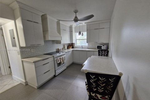 Copropriété à louer à Hallandale Beach, Floride: 1 chambre, 68.65 m2 № 1698311 - photo 12