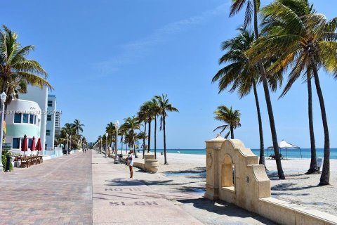 Copropriété à louer à Hallandale Beach, Floride: 1 chambre, 68.65 m2 № 1698311 - photo 28
