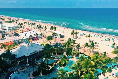 Copropriété à louer à Hallandale Beach, Floride: 1 chambre, 68.65 m2 № 1698311 - photo 29