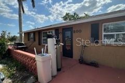 Propiedad comercial en venta en North Port, Florida, 5 dormitorios, 169.18 m2 № 1762226 - foto 1