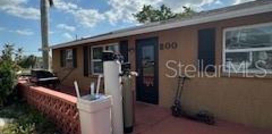 Propiedad comercial en North Port, Florida 5 dormitorios, 169.18 m2 № 1762226