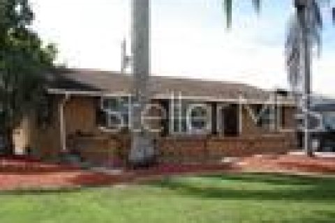 Propiedad comercial en venta en North Port, Florida, 5 dormitorios, 169.18 m2 № 1762226 - foto 7