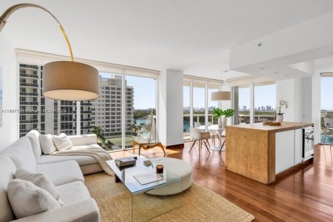 Copropriété à louer à Miami Beach, Floride: 2 chambres, 128.21 m2 № 1941666 - photo 1