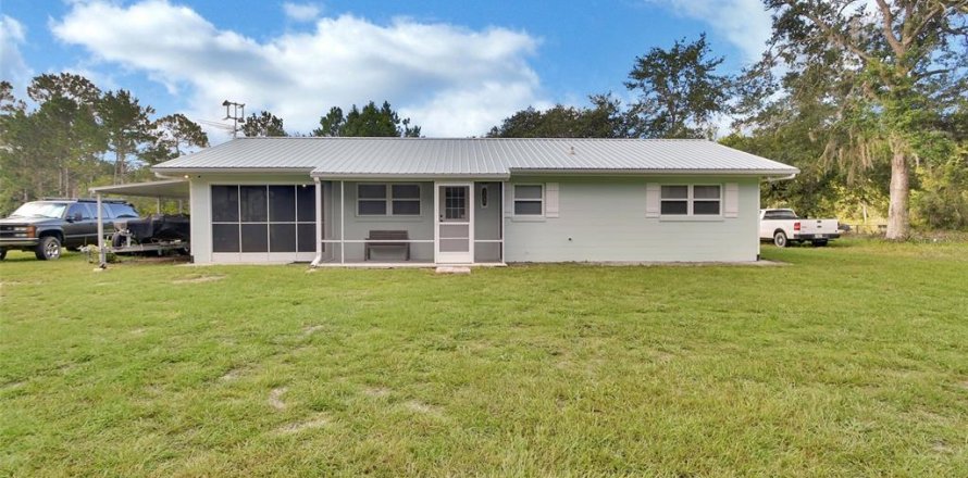 House in Astor, Florida 3 bedrooms, 96.62 sq.m. № 1837363