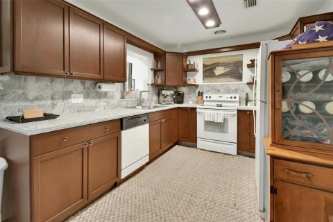House in Astor, Florida 3 bedrooms, 96.62 sq.m. № 1837363 - photo 11