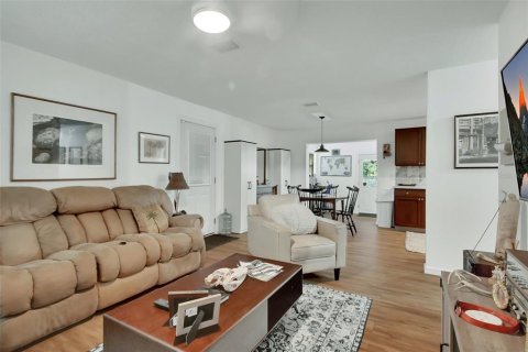 House in Astor, Florida 3 bedrooms, 96.62 sq.m. № 1837363 - photo 5