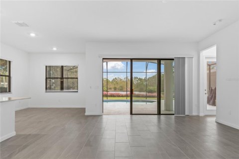 House in Davenport, Florida 5 bedrooms, 295.62 sq.m. № 1515839 - photo 13