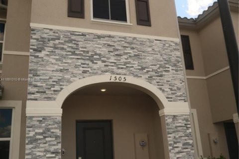 Adosado en Homestead, Florida 3 dormitorios, 171.68 m2 № 1944505