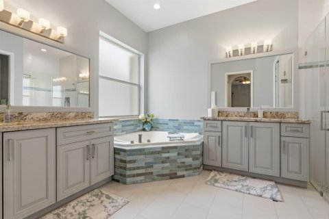 House in Parkland, Florida 4 bedrooms, 209.22 sq.m. № 2190086 - photo 15