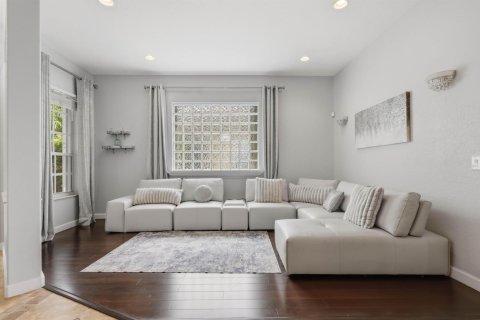 House in Parkland, Florida 4 bedrooms, 209.22 sq.m. № 2190086 - photo 7