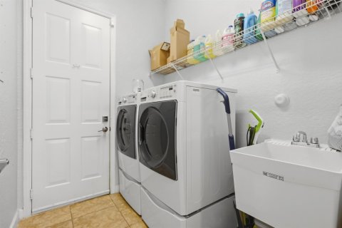 House in Parkland, Florida 4 bedrooms, 209.22 sq.m. № 2190086 - photo 21