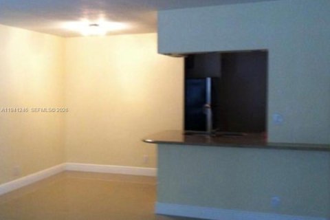 Copropriété à louer à Coral Springs, Floride: 2 chambres, 76.18 m2 № 2001623 - photo 2