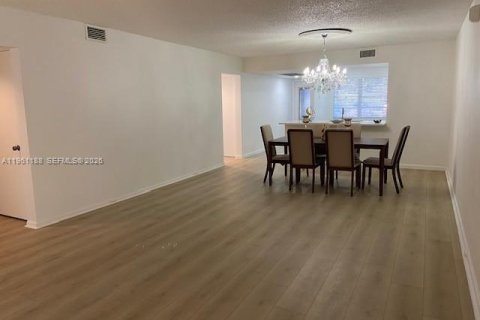 Copropriété à vendre à Coconut Creek, Floride: 2 chambres, 107.4 m2 № 2022115 - photo 10