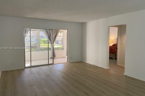 Copropriété à vendre à Coconut Creek, Floride: 2 chambres, 107.4 m2 № 2022115 - photo 15