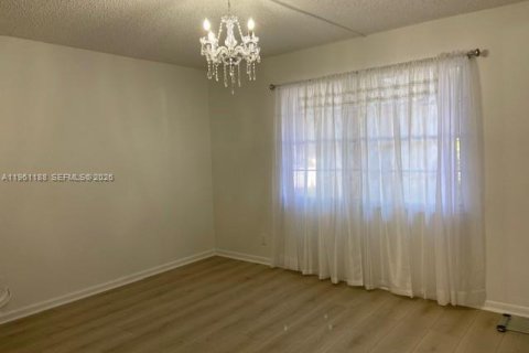Copropriété à vendre à Coconut Creek, Floride: 2 chambres, 107.4 m2 № 2022115 - photo 11