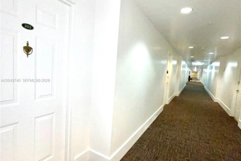 Copropriété à louer à Miami, Floride: 3 chambres, 117.43 m2 № 2178143 - photo 18