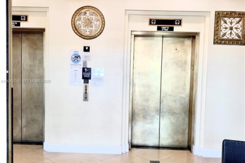 Copropriété à louer à Miami, Floride: 3 chambres, 117.43 m2 № 2178143 - photo 17
