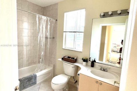 Copropriété à louer à Miami, Floride: 3 chambres, 117.43 m2 № 2178143 - photo 13