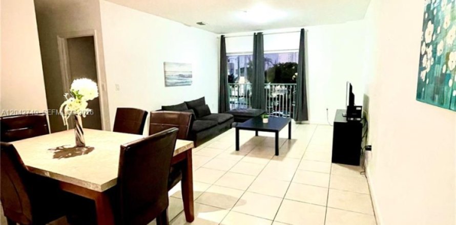 Condo à Miami, Floride, 3 chambres  № 2178143