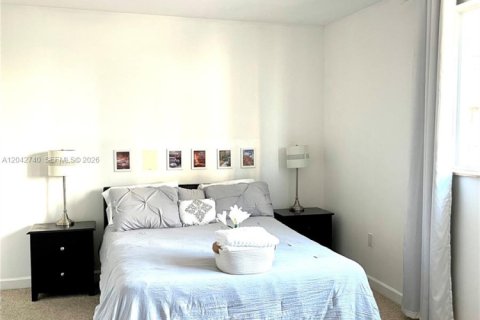 Copropriété à louer à Miami, Floride: 3 chambres, 117.43 m2 № 2178143 - photo 5